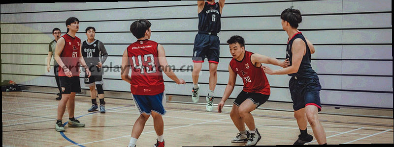 抽象线条组成的心形与问号，体现帮助中心的关怀与服务